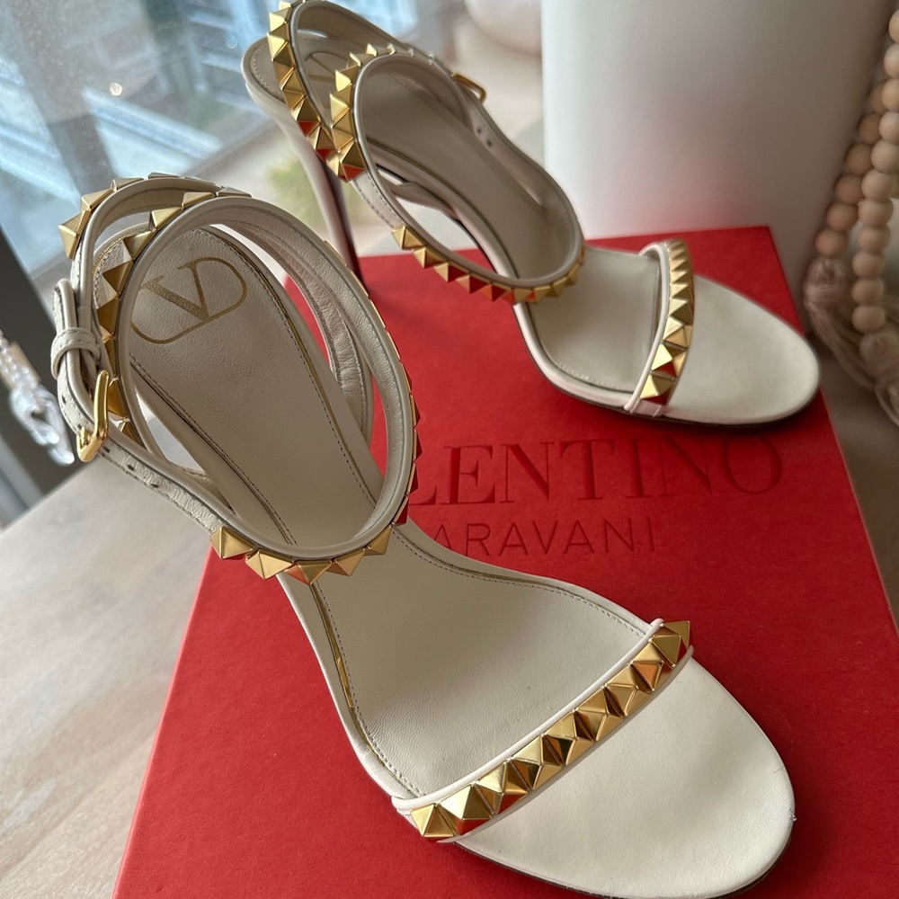 Valentino Rockstud Heels Light Ivory